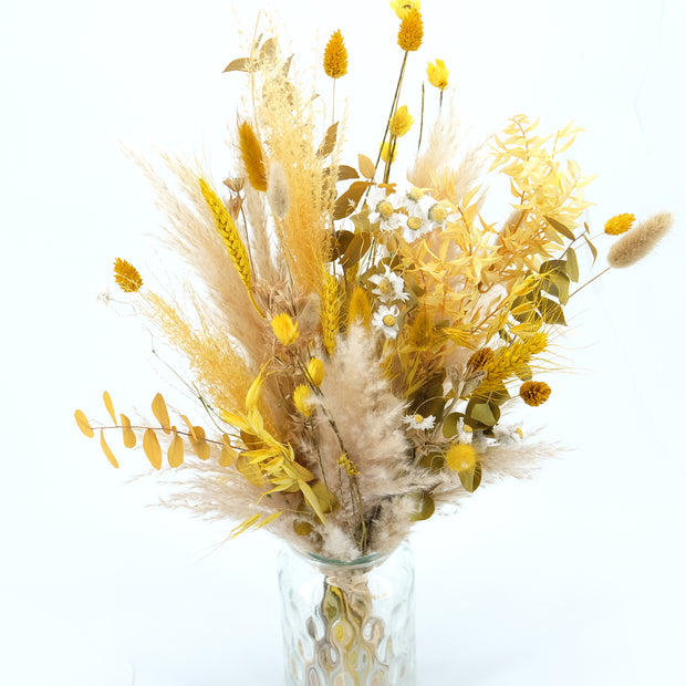 Trockenblumenstrauß in Gelb und Beige