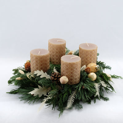 Kuscheliger Adventskranz mit beigen Kerzen | 30cm