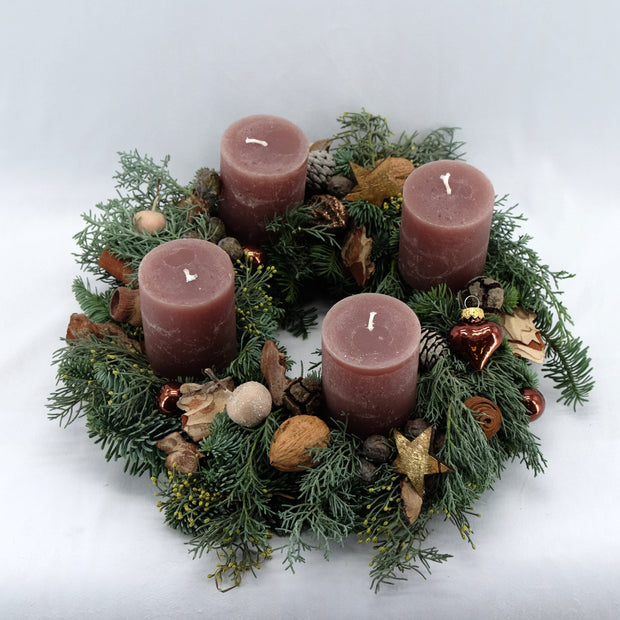 Verspielter Adventskranz in natürlichen Farben | 30cm