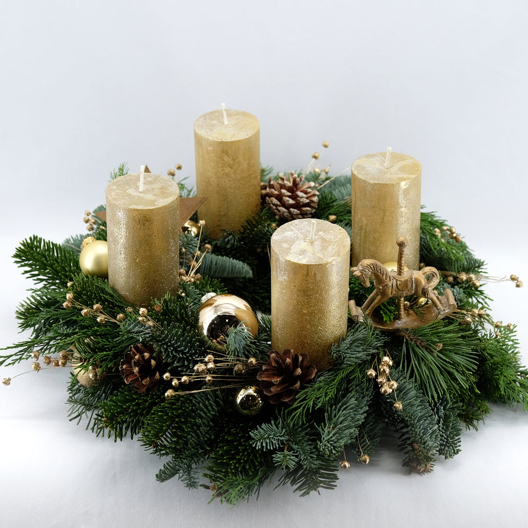 Exklusiver Adventskranz in Gold