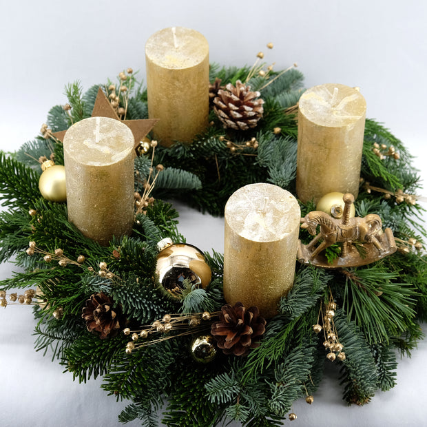 Exklusiver Adventskranz in Gold