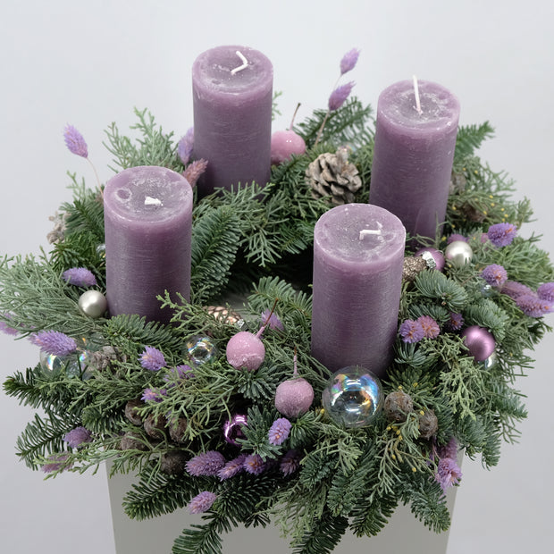 Klassischer Adventskranz in Lila | 35cm