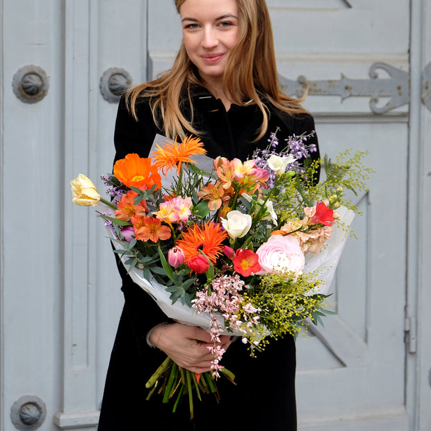"A Kiss of Spring" mit bunten Frühlingsblumen