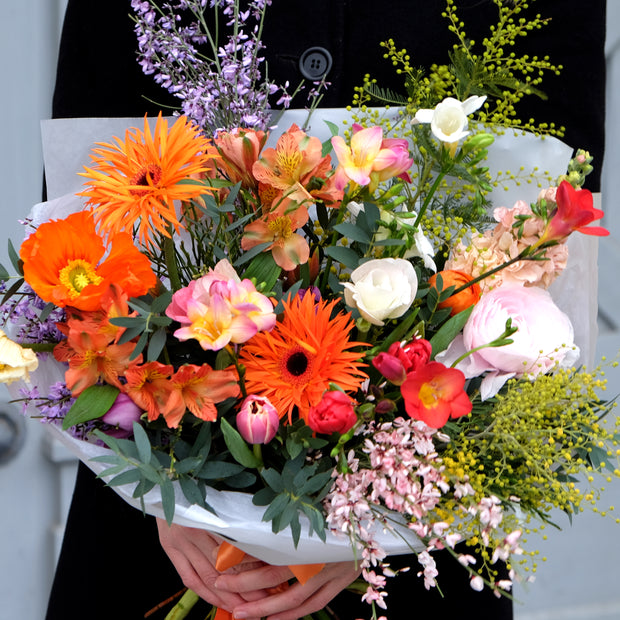 "A Kiss of Spring" mit bunten Frühlingsblumen