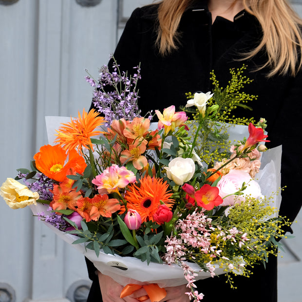 "A Kiss of Spring" mit bunten Frühlingsblumen