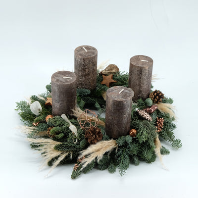 Adventskranz aus Tannenzweigen und Pampasgras in Shiny Mocca | 35cm