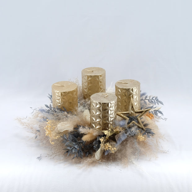 Trockenblumen Adventskranz in Champagnergold und Dusty Blue