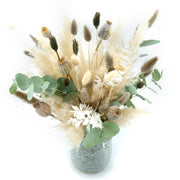 Trockenblumenstrauß in Beige und Eukalyptusgrün