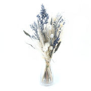 Trockenblumenstrauß in edlem Blaugrau und Weiß