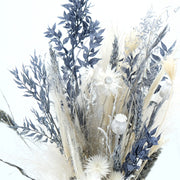 Trockenblumenstrauß in edlem Blaugrau und Weiß