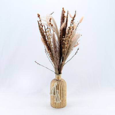 Trockenblumen-Arrangement mit braunen Palmkätzchen