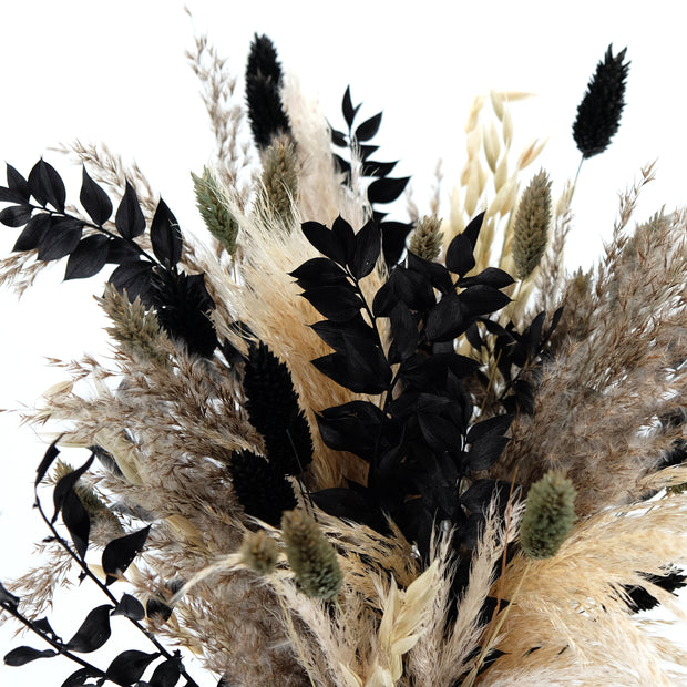 Trockenblumenstrauß in Schwarz und Anthrazit – Ilviras Blumen
